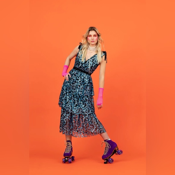 Kate Hewko tiered sequin cocktail dress! Super flashy and eye catching! Size 2-4 - Picture 9 of 10